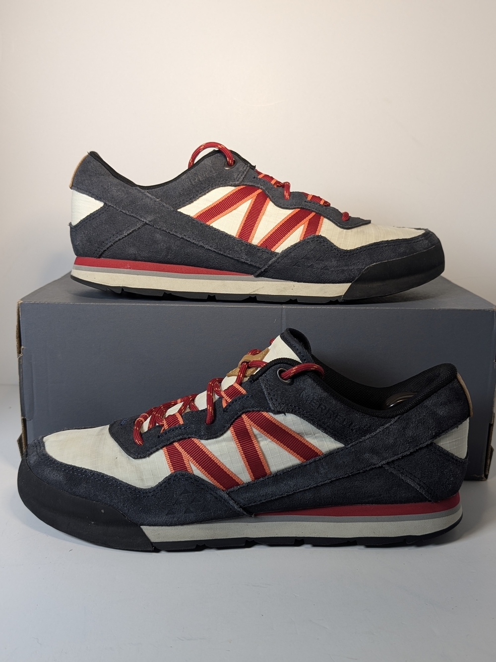 Merrell Burnt Rock Mills Men's 10.5 Suede Trail Hiking Sneakers